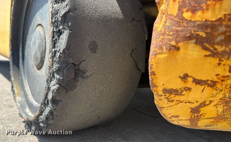 image for item EM8020 Hyster S120E forklift