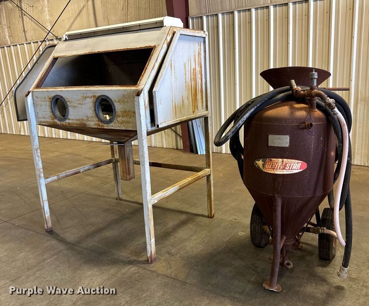 image for item EM8021 Sand blast pot 