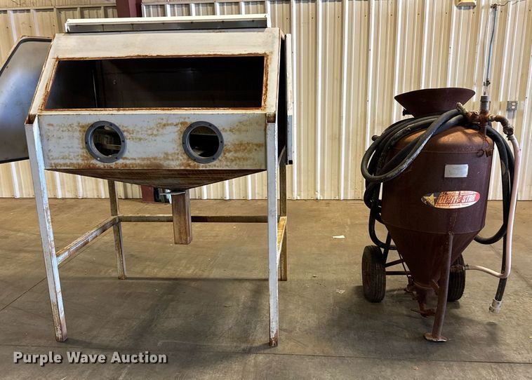 image for item EM8021 Sand blast pot 