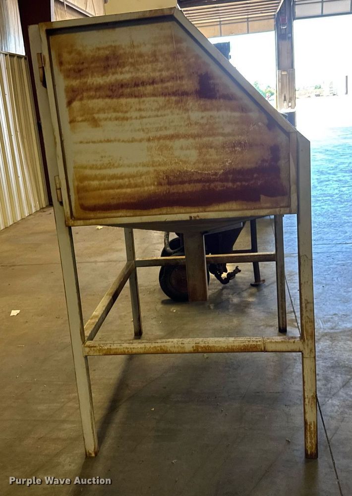 image for item EM8021 Sand blast pot 