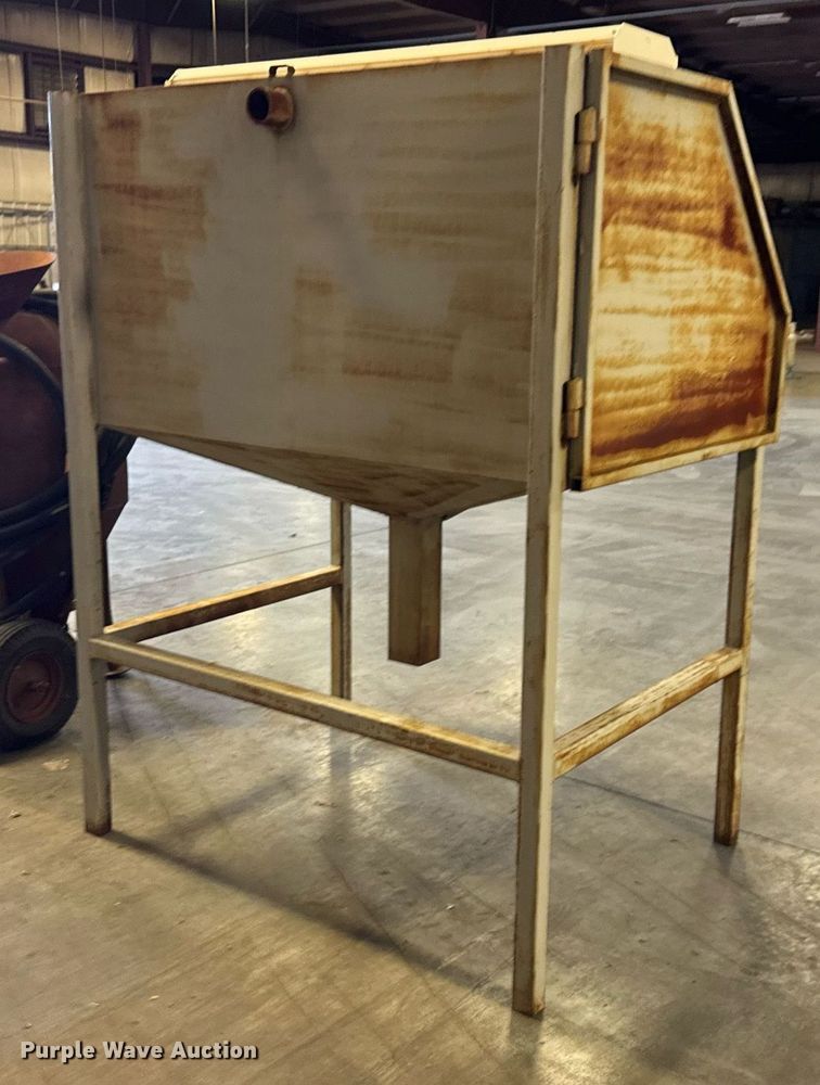 image for item EM8021 Sand blast pot 