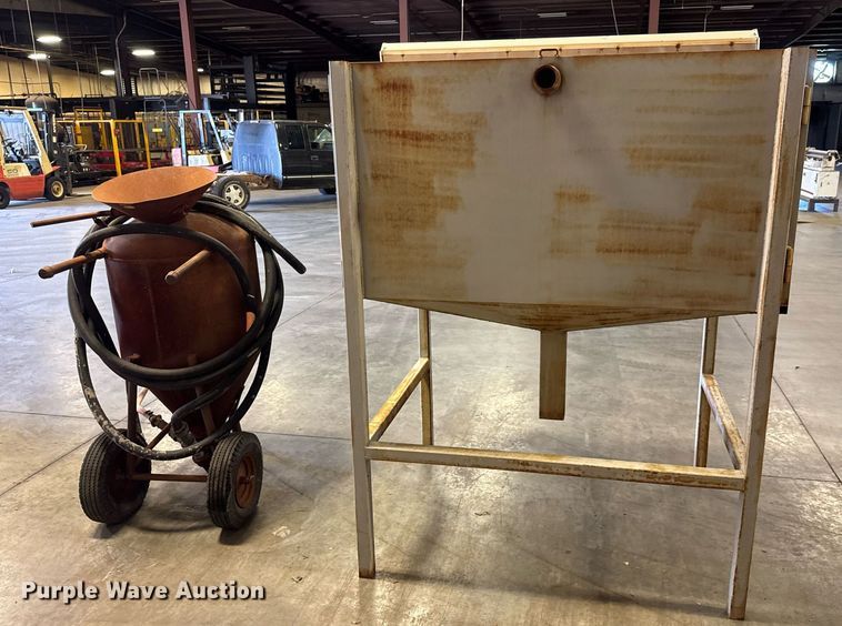 image for item EM8021 Sand blast pot 