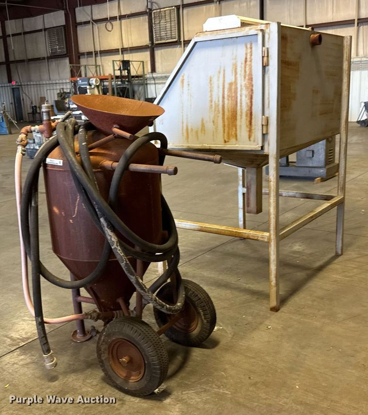 image for item EM8021 Sand blast pot 