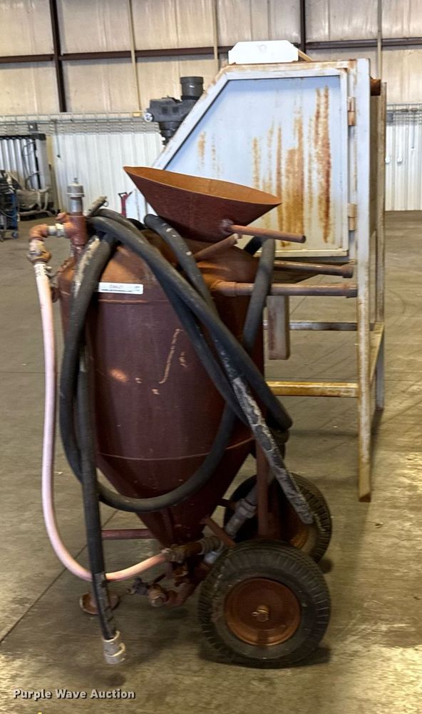 image for item EM8021 Sand blast pot 