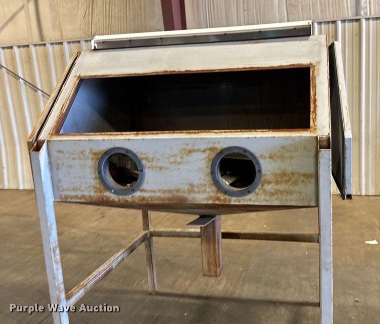 image for item EM8021 Sand blast pot 