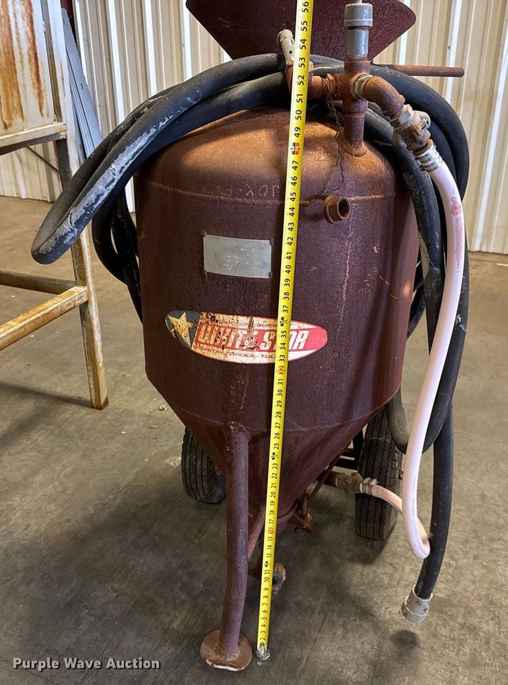 image for item EM8021 Sand blast pot 