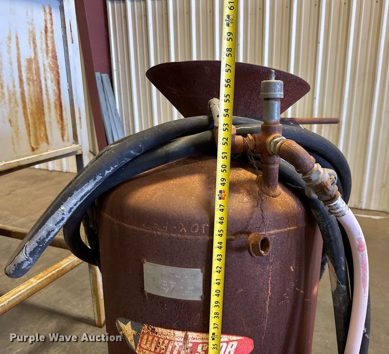 image for item EM8021 Sand blast pot 