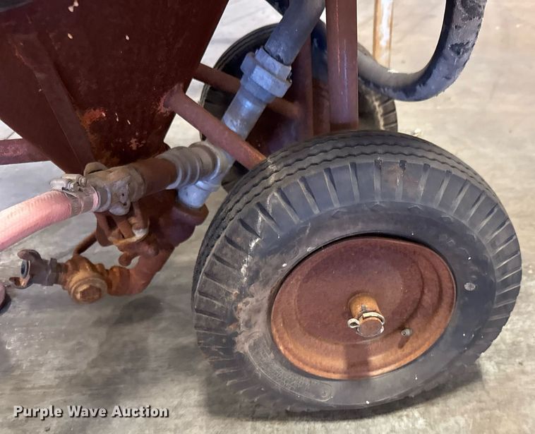 image for item EM8021 Sand blast pot 