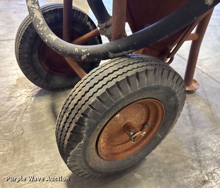 image for item EM8021 Sand blast pot 