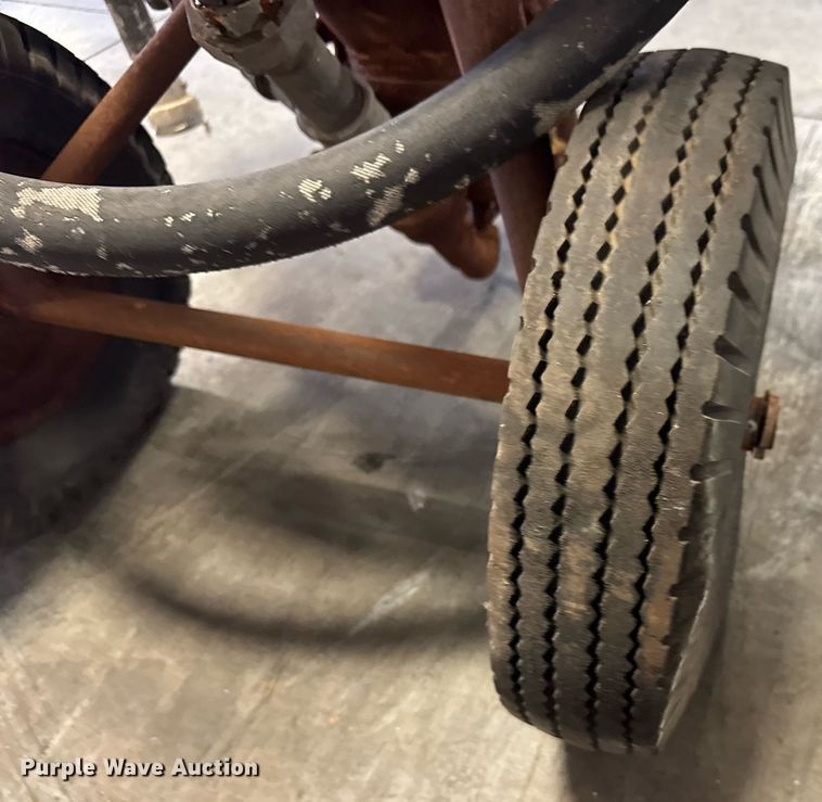 image for item EM8021 Sand blast pot 