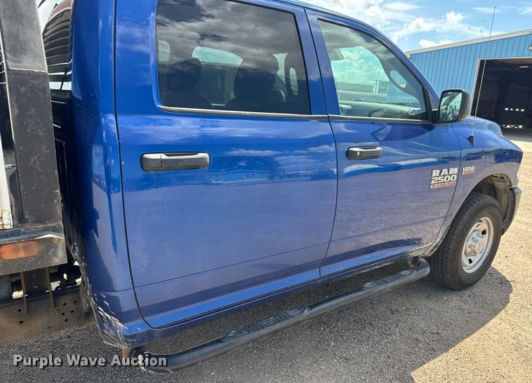 image for item EM8026 2015 Dodge Ram 2500 Crew Cab flatbed pickup truck