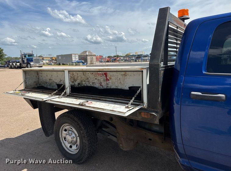 image for item EM8026 2015 Dodge Ram 2500 Crew Cab flatbed pickup truck