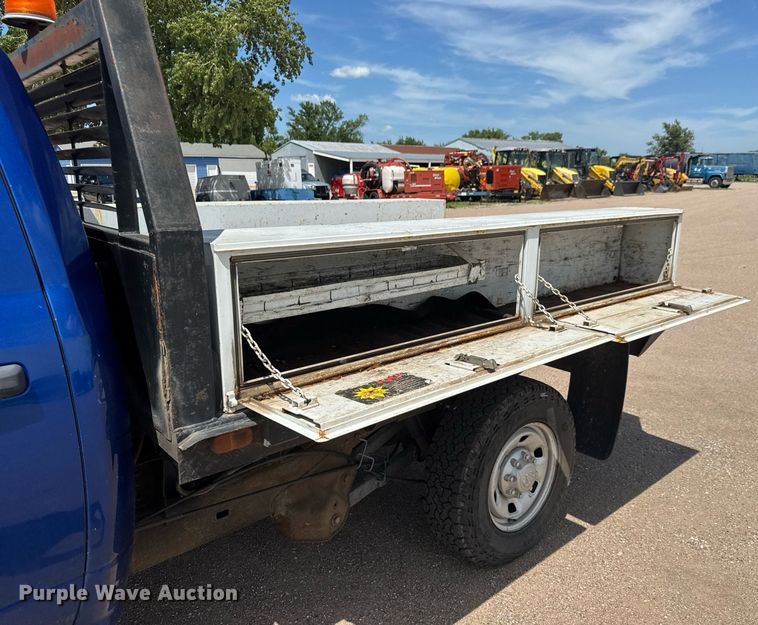 image for item EM8026 2015 Dodge Ram 2500 Crew Cab flatbed pickup truck