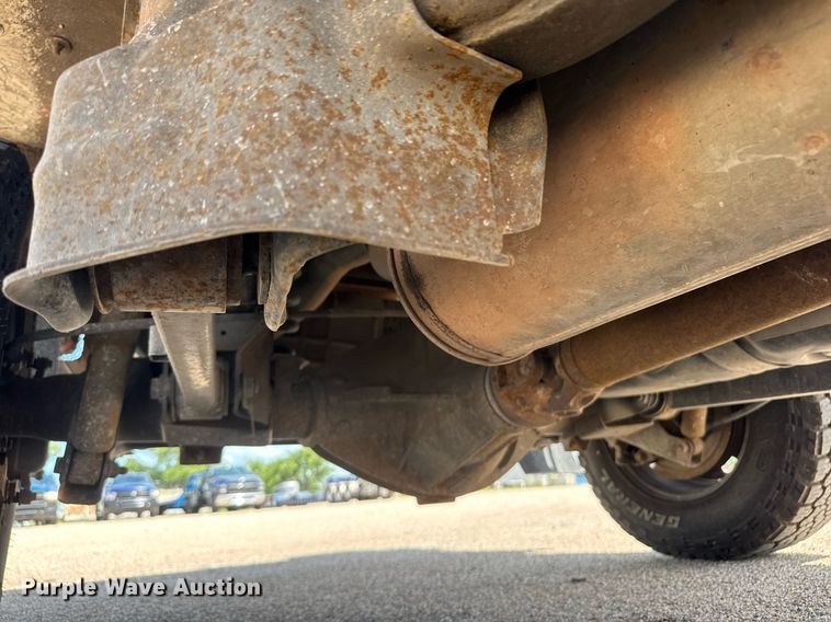 image for item EM8026 2015 Dodge Ram 2500 Crew Cab flatbed pickup truck