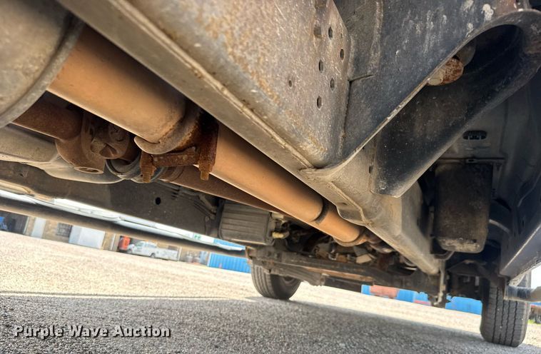 image for item EM8026 2015 Dodge Ram 2500 Crew Cab flatbed pickup truck