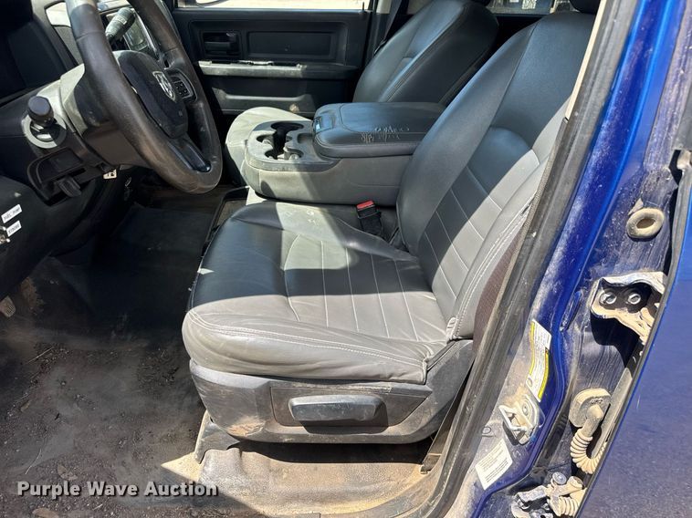 image for item EM8026 2015 Dodge Ram 2500 Crew Cab flatbed pickup truck