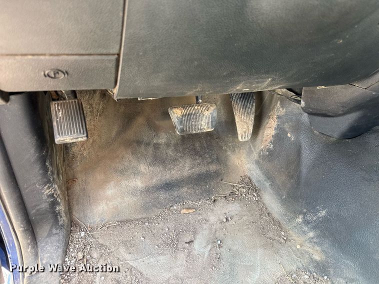 image for item EM8026 2015 Dodge Ram 2500 Crew Cab flatbed pickup truck