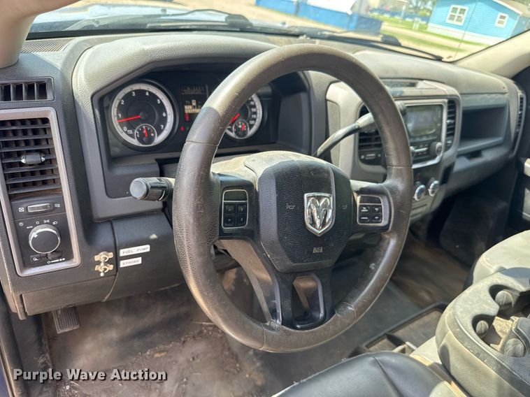 image for item EM8026 2015 Dodge Ram 2500 Crew Cab flatbed pickup truck