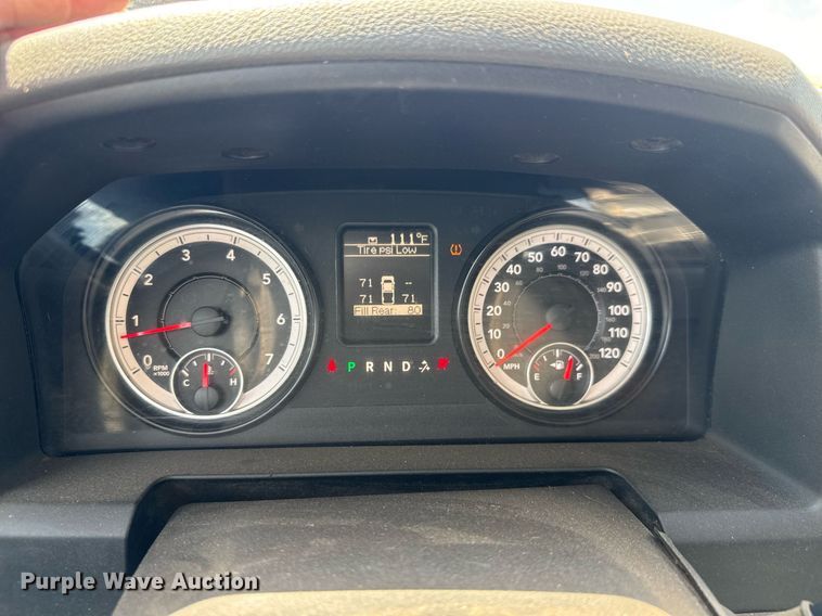 image for item EM8026 2015 Dodge Ram 2500 Crew Cab flatbed pickup truck