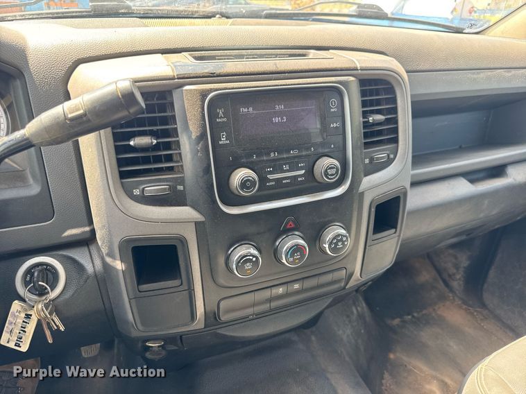 image for item EM8026 2015 Dodge Ram 2500 Crew Cab flatbed pickup truck