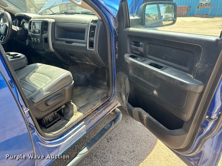 image for item EM8026 2015 Dodge Ram 2500 Crew Cab flatbed pickup truck