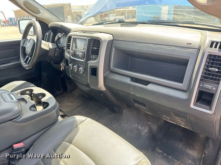 image for item EM8026 2015 Dodge Ram 2500 Crew Cab flatbed pickup truck