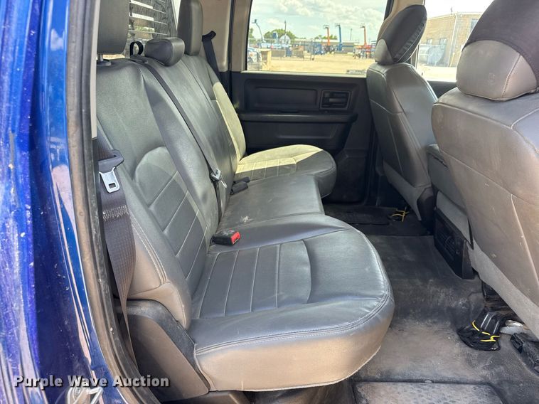 image for item EM8026 2015 Dodge Ram 2500 Crew Cab flatbed pickup truck