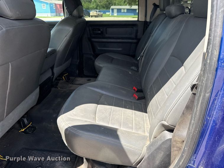 image for item EM8026 2015 Dodge Ram 2500 Crew Cab flatbed pickup truck