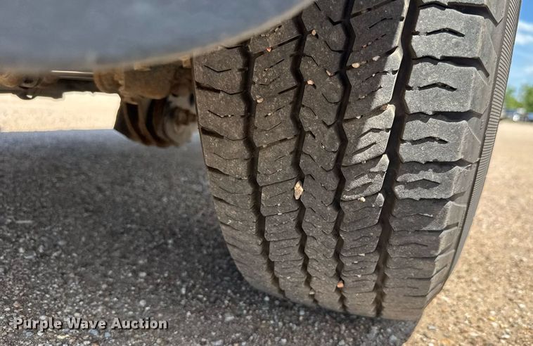 image for item EM8026 2015 Dodge Ram 2500 Crew Cab flatbed pickup truck