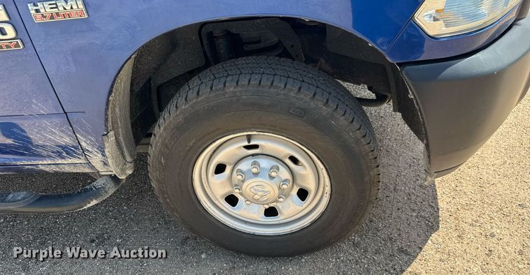 image for item EM8026 2015 Dodge Ram 2500 Crew Cab flatbed pickup truck