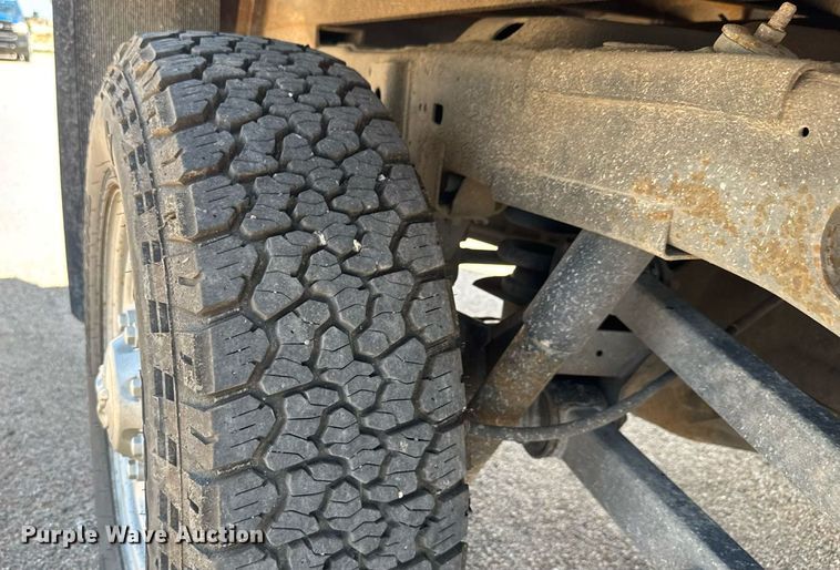 image for item EM8026 2015 Dodge Ram 2500 Crew Cab flatbed pickup truck