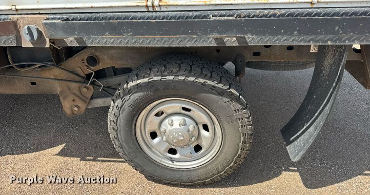 image for item EM8026 2015 Dodge Ram 2500 Crew Cab flatbed pickup truck