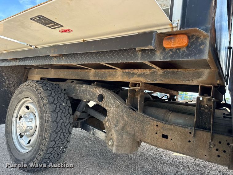 image for item EM8027 2015 Dodge Ram 2500 Crew Cab flatbed pickup truck