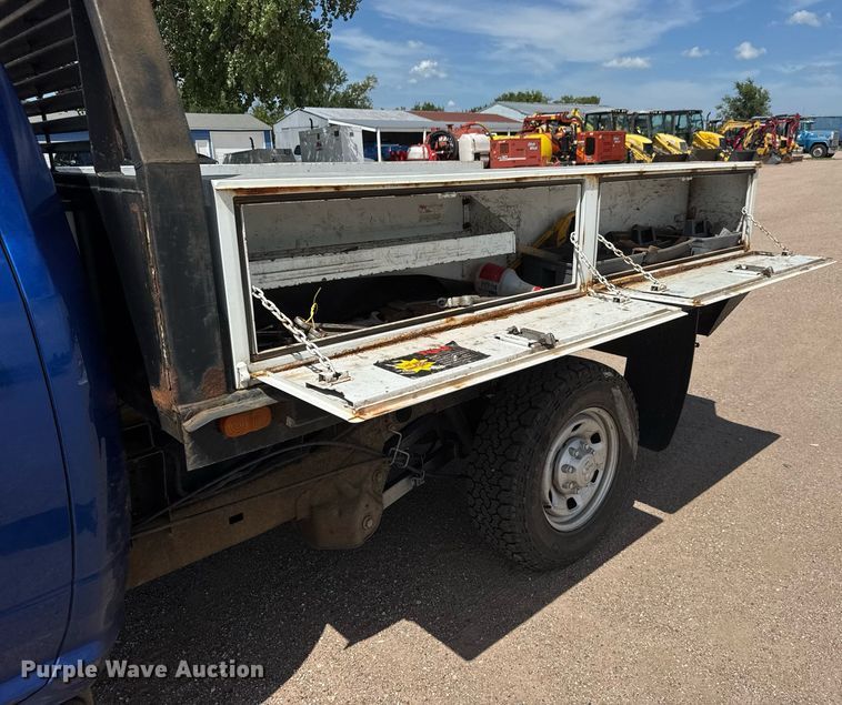 image for item EM8027 2015 Dodge Ram 2500 Crew Cab flatbed pickup truck