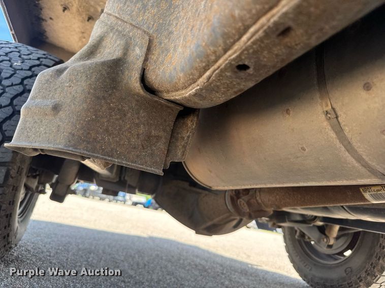 image for item EM8027 2015 Dodge Ram 2500 Crew Cab flatbed pickup truck