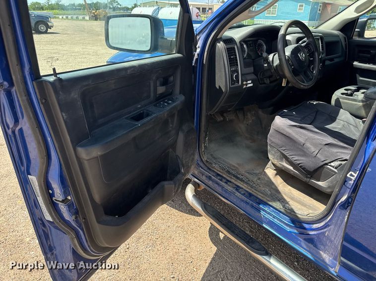 image for item EM8027 2015 Dodge Ram 2500 Crew Cab flatbed pickup truck