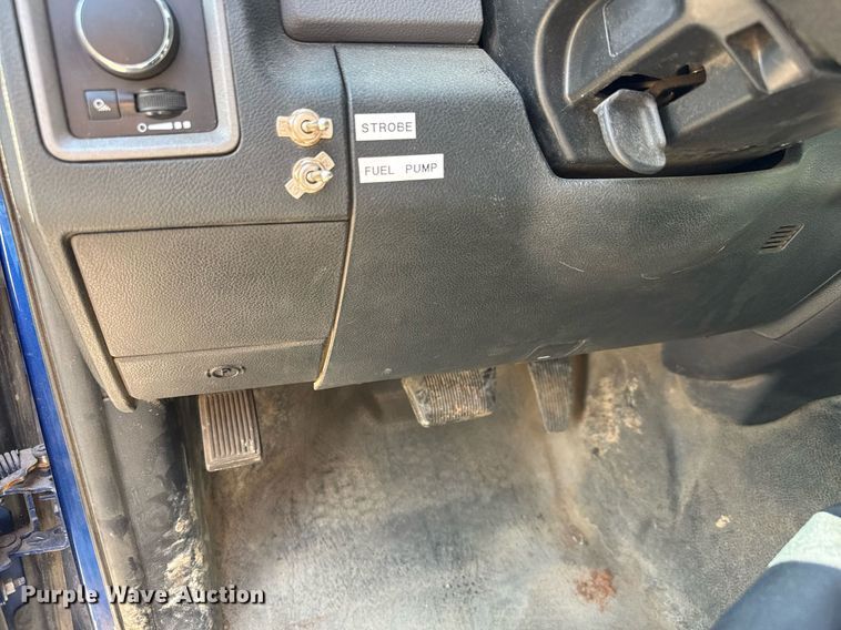 image for item EM8027 2015 Dodge Ram 2500 Crew Cab flatbed pickup truck