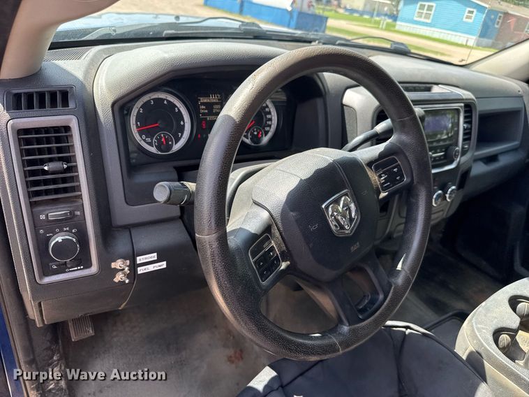 image for item EM8027 2015 Dodge Ram 2500 Crew Cab flatbed pickup truck