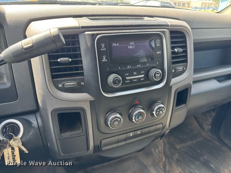 image for item EM8027 2015 Dodge Ram 2500 Crew Cab flatbed pickup truck