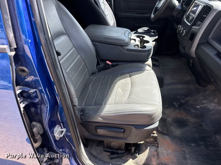 image for item EM8027 2015 Dodge Ram 2500 Crew Cab flatbed pickup truck