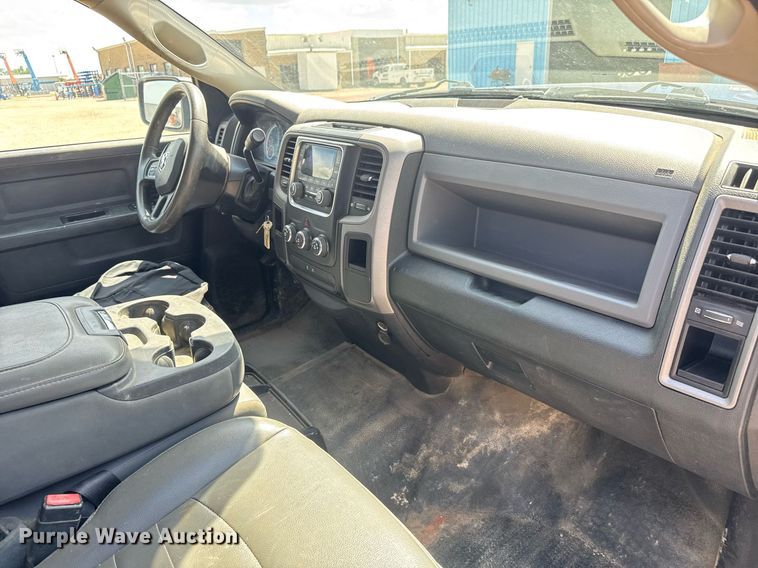 image for item EM8027 2015 Dodge Ram 2500 Crew Cab flatbed pickup truck