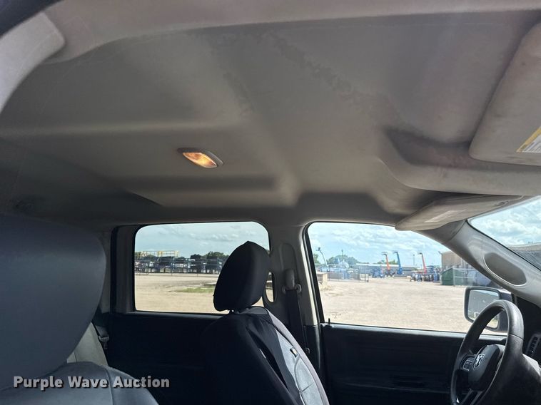 image for item EM8027 2015 Dodge Ram 2500 Crew Cab flatbed pickup truck