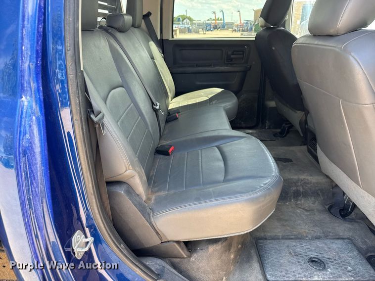 image for item EM8027 2015 Dodge Ram 2500 Crew Cab flatbed pickup truck