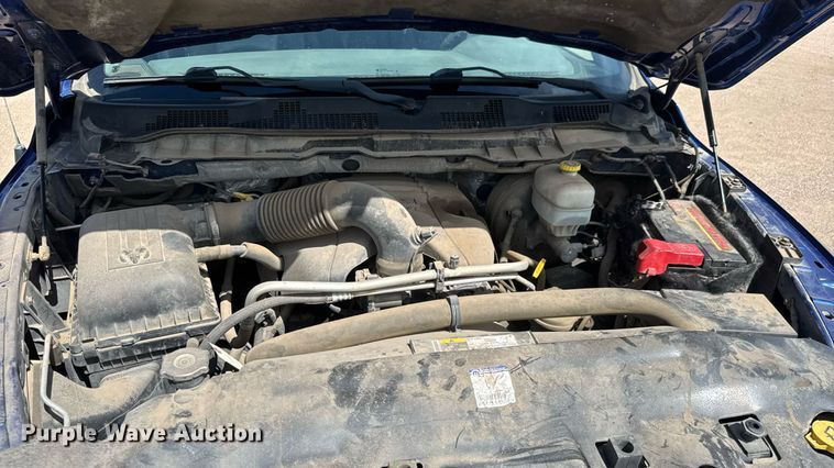 image for item EM8027 2015 Dodge Ram 2500 Crew Cab flatbed pickup truck