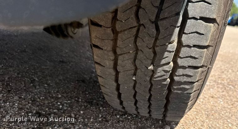 image for item EM8027 2015 Dodge Ram 2500 Crew Cab flatbed pickup truck