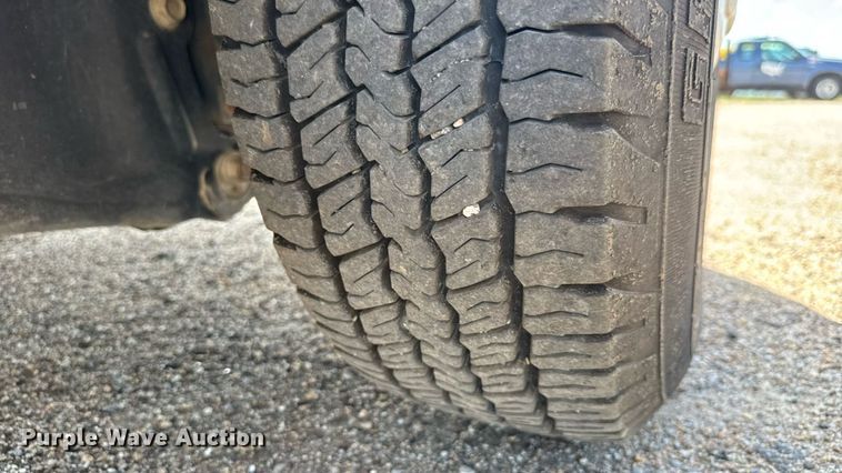 image for item EM8027 2015 Dodge Ram 2500 Crew Cab flatbed pickup truck