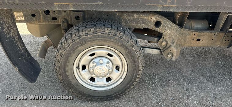 image for item EM8027 2015 Dodge Ram 2500 Crew Cab flatbed pickup truck