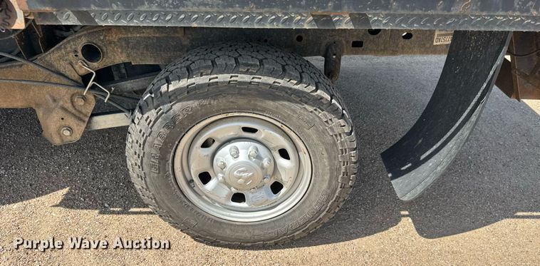 image for item EM8027 2015 Dodge Ram 2500 Crew Cab flatbed pickup truck