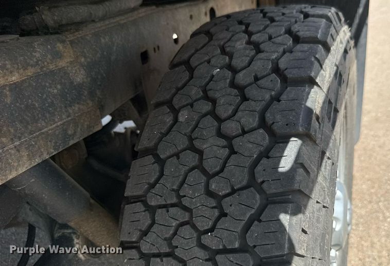 image for item EM8027 2015 Dodge Ram 2500 Crew Cab flatbed pickup truck