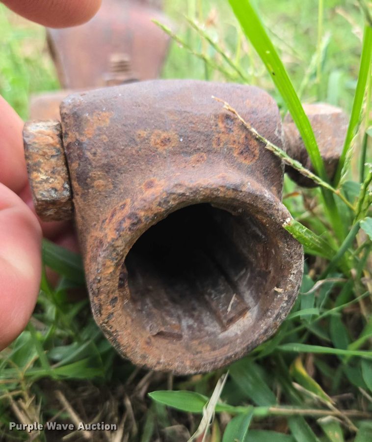 image for item EN8272 Tractor attachments